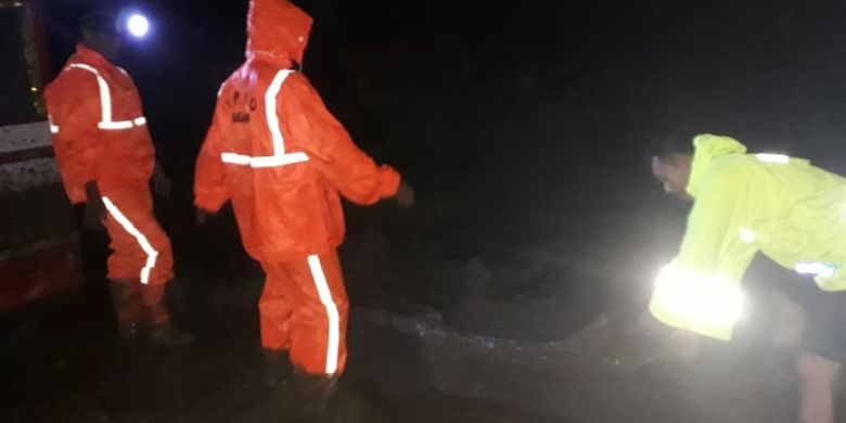 Akibat hujan deras di Tanjung Raya, Agam menyebabkan banjir dan longsor serta satu orang tewas, Rabu (20/11/2019) malam