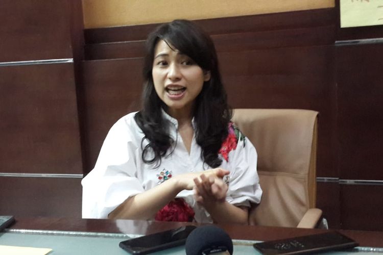 Rektor Institut Teknologi dan Bisnis ASIA Malang, Risa Santoso saat diwawancara di ruang kerjanya, Kamis (07/11/2019).