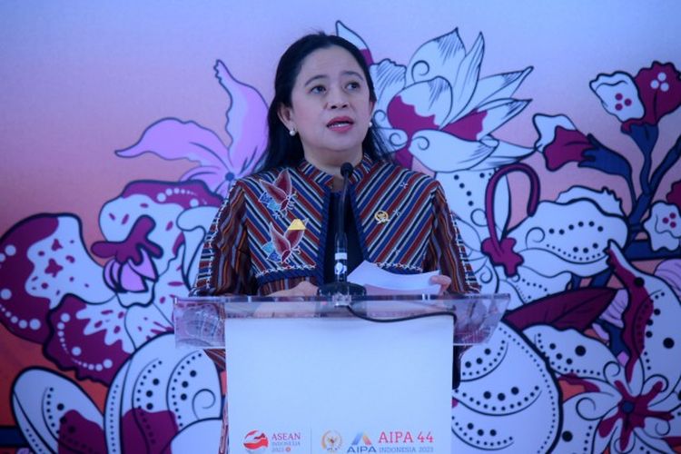 Ketua DPR RI sekaligus Presiden AIPA ke-44 Puan Maharani saat konferensi pers di Jakarta, Minggu (6/8/2023). 

