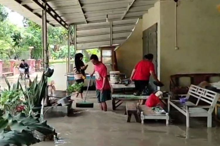 Banjir yang merendam kawasan Cirebon Timur, Senin (12/2/2024).