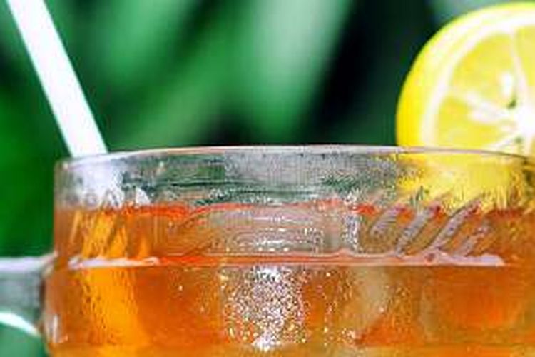 Majepot, singkatan dari teh manis jeruk potong, salah satu menu di New Penang Corner Cafe and Restaurant, Jalan Dr Mansyur, Medan, Sumatera Utara. 