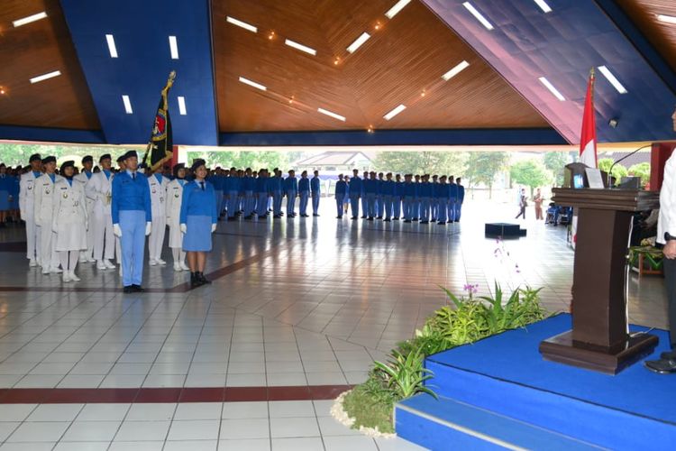 Menteri Pertahanan (Menhan) Ryamizard Ryacudu saat menjadi inspektur upacara pada penutupan pendidikan atau prasetya alumni siswa SMA Taruna Nusantara angkatan XXVII (ke-27) Tahun Pendidikan 2018/2019, di Balairung SMA Taruna Nusantara, Magelang, Selasa (14/5/2019). 