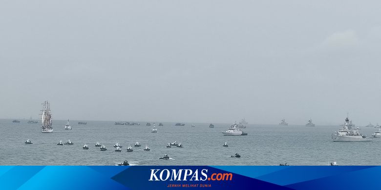 Parade Kapal Perang hingga Kapal Selam Meriahkan HUT TNI AL di Teluk Jakarta