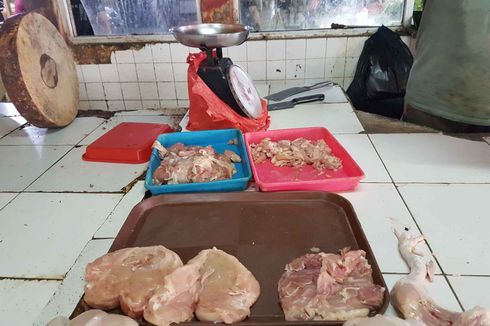 Jelang Ramadhan, Harga Daging Ayam di Pasar Grogol Mulai Naik