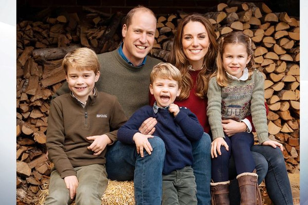 Keluarga Pangeran William dan Kate Middleton melakukan sesi foto untuk kartu Natal.