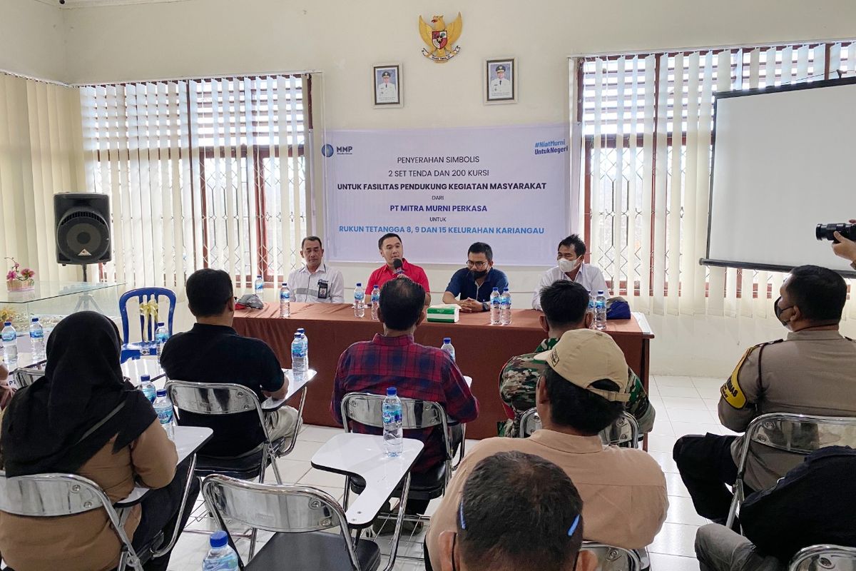 Bantuan yang diberikan merupakan bentuk realisasi program corporate social responsibility (CSR) perusahaan pada masyarakat di wilayah operasional smelter nikel milik MMP.