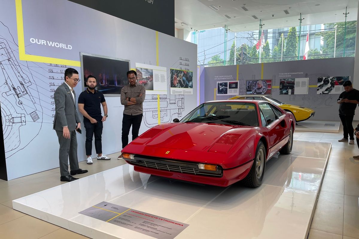 Ferrari Indonesia resmi membuka pameran Ferrari Classiche. 