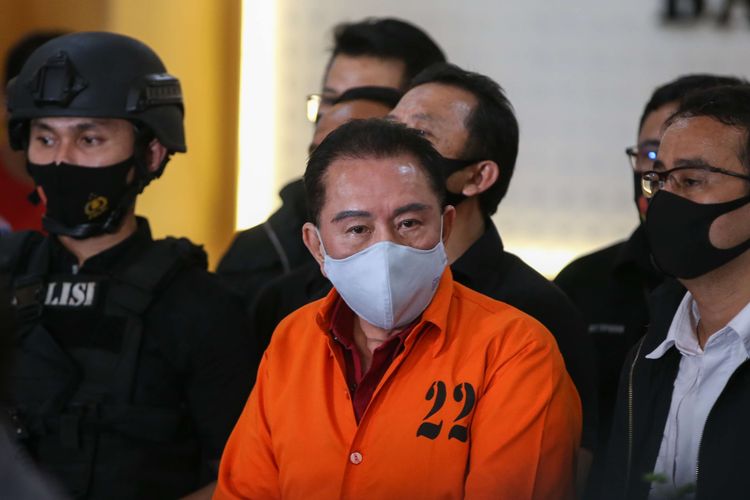 Terpidana kasus korupsi pengalihan hak tagih (cessie) Bank Bali Djoko Tjandra tiba di Bareskrim Mabes Polri, Jakarta, Kamis (30/7/2020). Djoko Tjandra ditangkap di Malaysia.