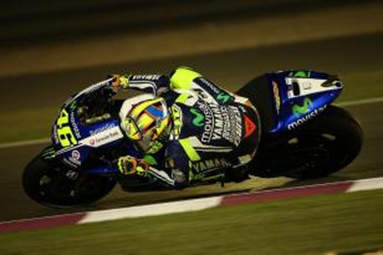 Pebalap Movistar Yamaha asal Italia, Valentino Rossi, memacu YZR-M1 di Sirkuit Losail pada sesi latihan bebas ketiga GP Qatar, Jumat (21/3/2014).