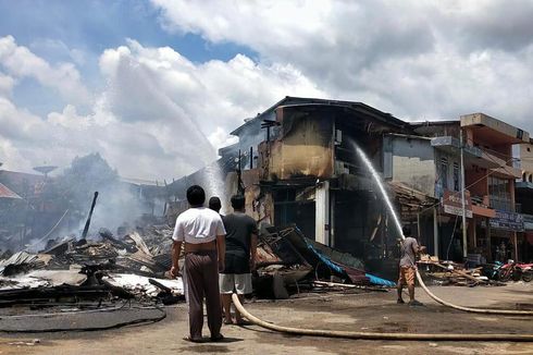 Diduga Korsleting Listrik, Belasan Ruko di Ketapang Terbakar