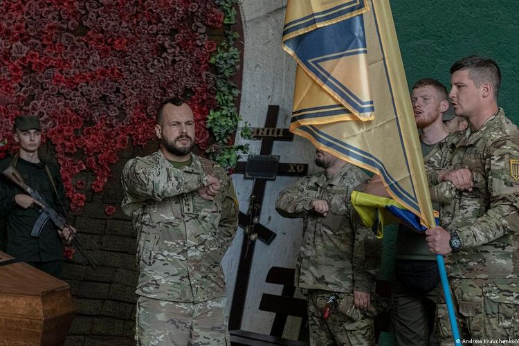 Resimen Azov telah berada di garis depan pertahanan Ukraina melawan invasi Rusia.