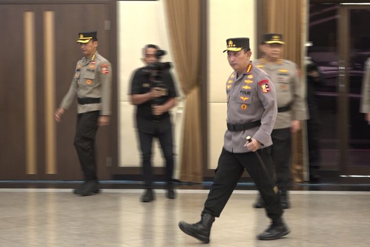 Kapolri Jenderal Listyo Sigit Prabowo dalam acara pelantikan perwira tinggi di kantornya, Mabes Polri, Jakarta, Jumat (31/3/2203).