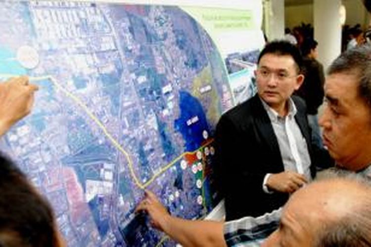Andy K. Natanael, Managing Director Urban Development PT Modernland Realty Tbk, saat menerangkan proyek JGC di Jakarta, Senin (12/5/2014) malam, .