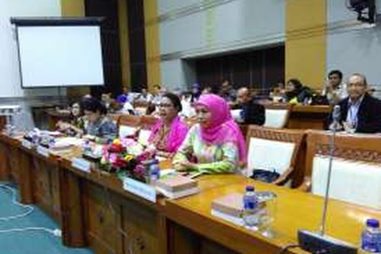 Menteri Sosial Khofifah Indar Parawansa dalam Rapat Kerja Komisi VIII DPR Kamis (21/7/2016)