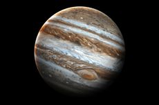 Jupiter Sejajar Bulan Malam Ini, Begini Cara Mengamatinya