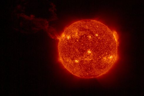 Fenomena Ledakan Matahari Berhasil Terekam Kamera Pesawat Ruang Angkasa