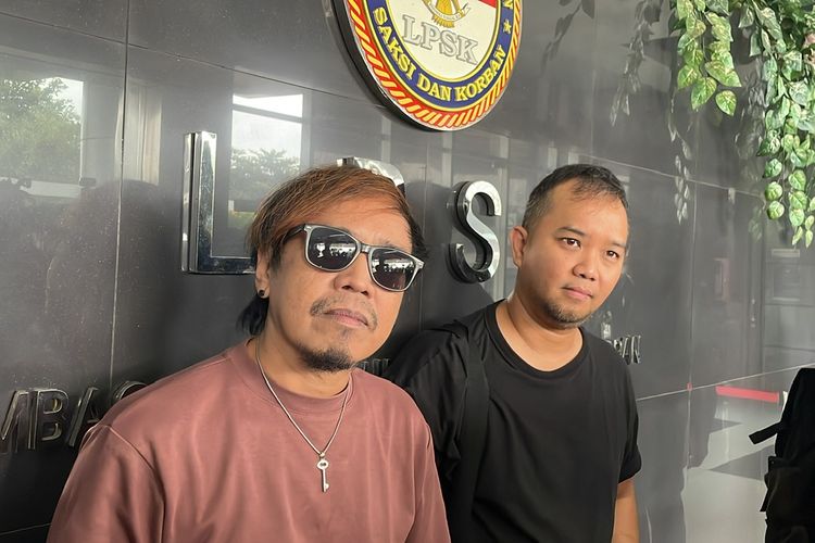 Ian Kasela dan Seno saat menyambangi Lembaga Perlindungan Saksi dan Korban di kawasan Ciracas, Jakarta Timur, Selasa (14/3/2023). 
