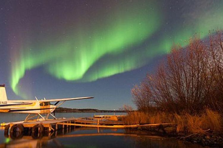 Northern Lights atau yang lebih dikenal dengan Aurora Borealis didaulat menjadi pemandangan terbaik dari udara