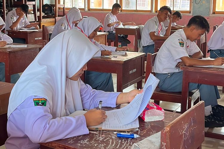 Kisah Syifa Siswa Pariaman Tembus ITB: Bangkit Usai Ibunda Meninggal hingga Didatangi Rektor