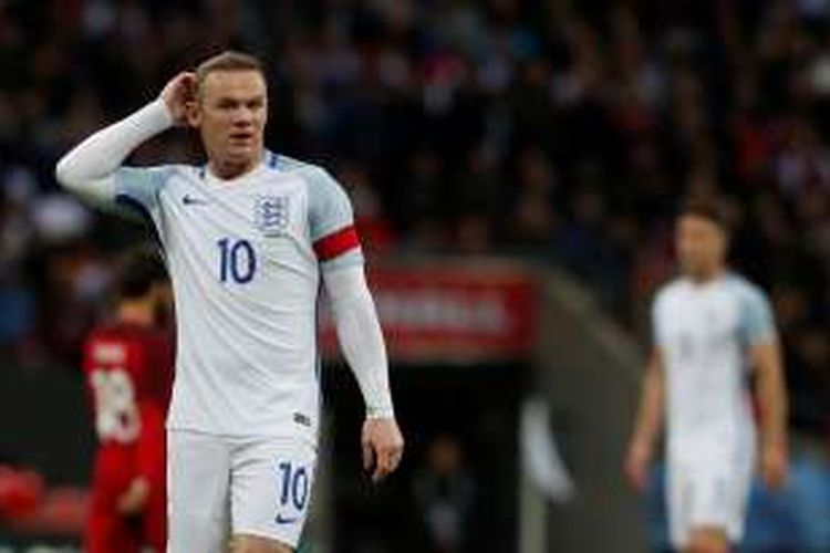 Reaksi striker Inggris, Wayne Rooney, saat melakoni uji coba kontra Portugal di Stadion Wembley, 2 Juni 2016.