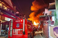 Pabrik Lilin di Surabaya Terbakar, Api Padam Setelah Tiga Jam