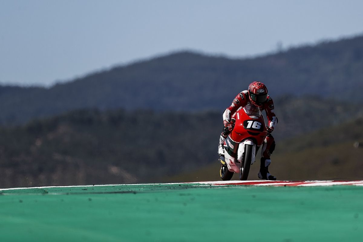 Pebalap asal Indonesia, Mario Suryo Aji, saat tampil pada sesi kualifikasi Moto3 Junior World Championship Portugal 2021 di  di Sirkuit Algarve, Portugal, Sabtu (3/7/2021).