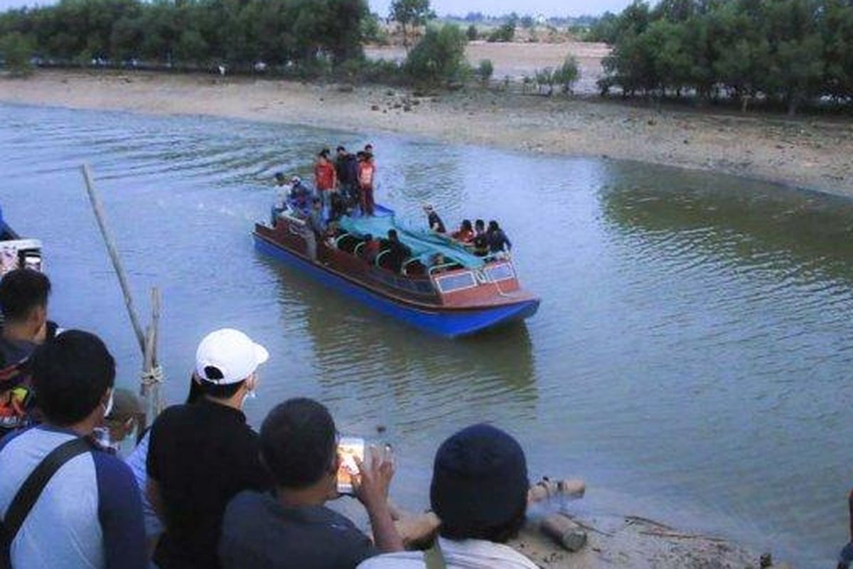 Jenazah Haji Pertama tiba di Pelabuhan Sengkuang Batam menggunakan kapal, Jumat (15/1/2021)