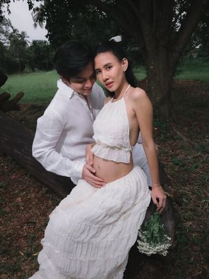 Shenina Cinnamon dan Angga Yunanda umumkan kehamilan pertama dengan pemotretan serba putih yang penuh kehangatan. Intip 9 gayanya.
