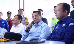 Pastikan Standar Layanan Terpenuhi, Wamen PANRB Cek Angkutan Umum di Bandara dan Pelabuhan