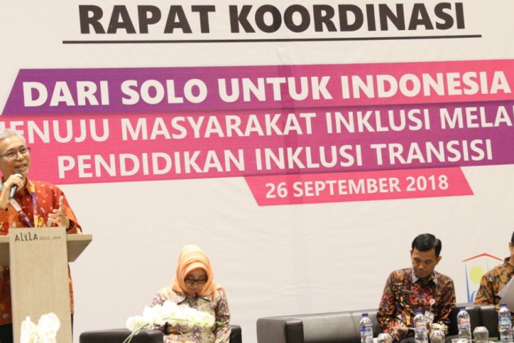 Deputi Pemenuhan Hak dan Perlindungan Anak Marwan Syaukani menjadi salah satu narasumberdalam Rapat Koordinasi Dari Solo Untuk Indonesia Menuju Masyarakat Inklusi Melalui Pendidikan Inklusi Transisi di Hotel Alila, Solo, Rabu (26/9/2018)