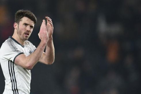 Mourinho Pastikan Carrick Tampil dalam Laga Terakhir