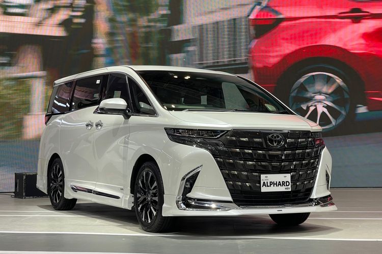 Penjualan Mobil Hybrid Toyota Melonjak Drastis di GIIAS 2023