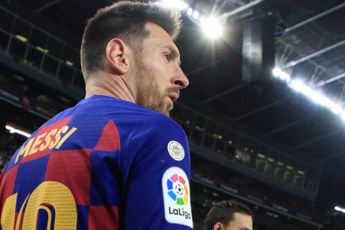 Mega bintang Barcelona, Lionel Messi, saat bermain dalam sebuah laga Liga Spanyol 2019-2020.