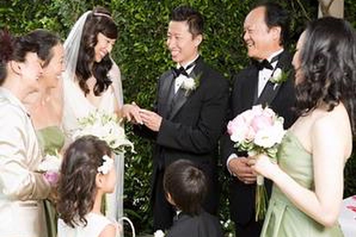 memangkas jumlah tamu juga bisa menjadi cara ampuh untuk menghemat biaya pesta