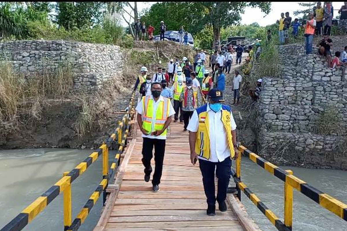 Wakil Menteri (Wamen) Pekerjaan Umum dan Perumahan Rakyat (PUPR) Jhon Wempi Wetipo memastikan, sejumlah infrastruktur yang rusak di wilayah NTT akibat bencana alam akan diperbaiki.