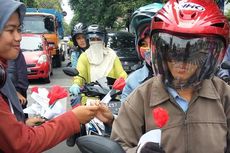 Aktivis Kebinekaan Sebar Bunga Toleransi di Surabaya