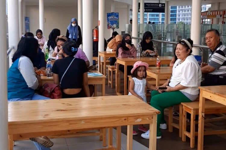 Tempat Nongkrong di Halte Transjakarta Bundaran HI, Jakarta