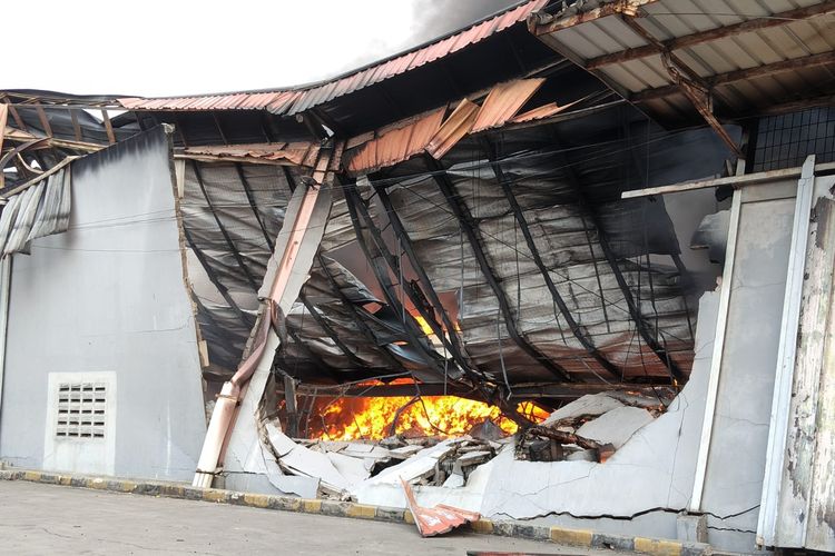 6 Jam Kebakaran 9 Gudang Berisi Sepatu-ES Krim di Tangerang Belum Padam