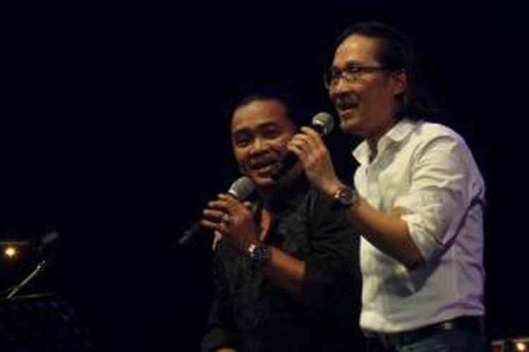 Deddy Dhukun (kiri) dan Dian Pramana Poetra tampil di Jakarta International Java Jazz Festival, JIExpo, Kemayoran, Jakarta Pusat, Jumat (6/3/2015) malam.
