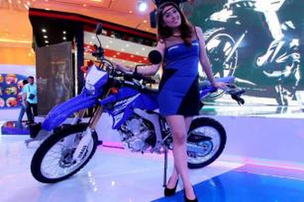 Motor Yamaha WR 250R dipamerkan pada Indonesia Motorcycle Show 2014 di Jakarta Convention Center, Jakarta, Rabu (29/10/2014). Pameran khusus sepeda motor terbesar di Tanah Air ini akan berlangsung hingga 2 November mendatang.