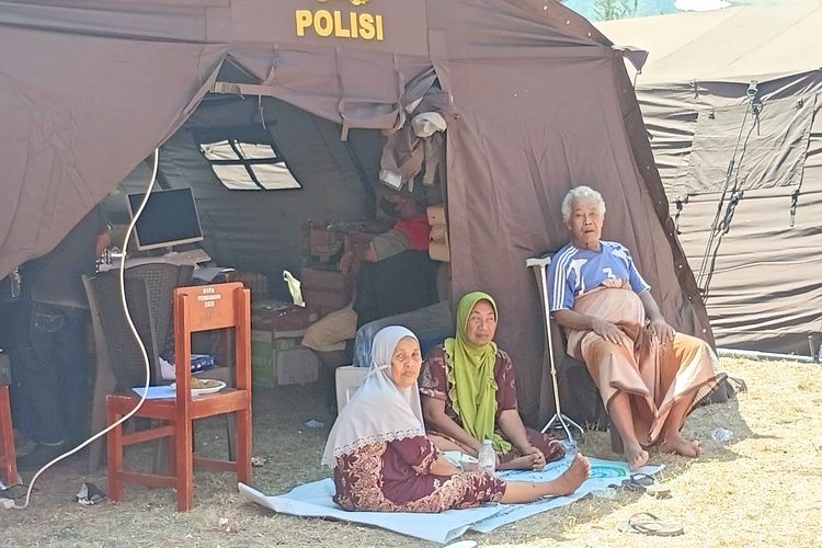 Rumah Baru Itu Runtuh akibat Gempa, Aisyah dan Ahmad Kini Berteduh di Bawah Tenda