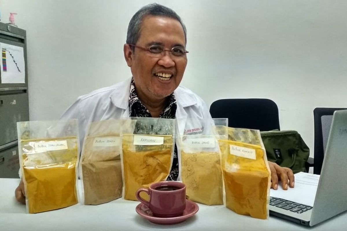 Prof Dr drh Chairul Anwar Nidom mengklaim telah menemukan ramuan jahe yang dapat mencegah penularan virus corona atau Covid-19 dalam tubuh.