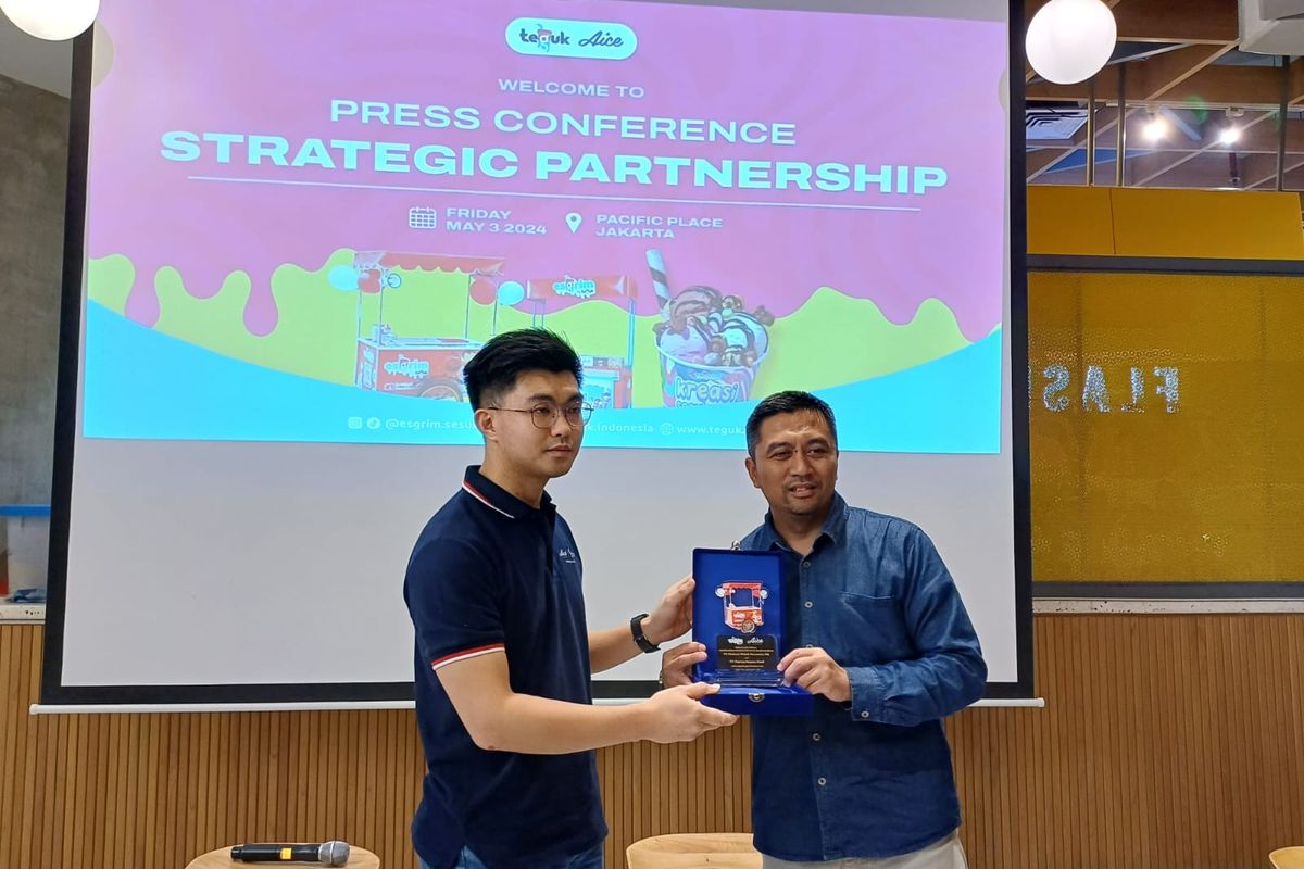 Perusahaan minuman kekinian PT Platinum Wahab Nusantara Tbk (TGUK) dan produsen es krim Aice sepakat untuk melakukan investasi bersama (joint investment) di Jakarta, Jumat, (3/5/2024).