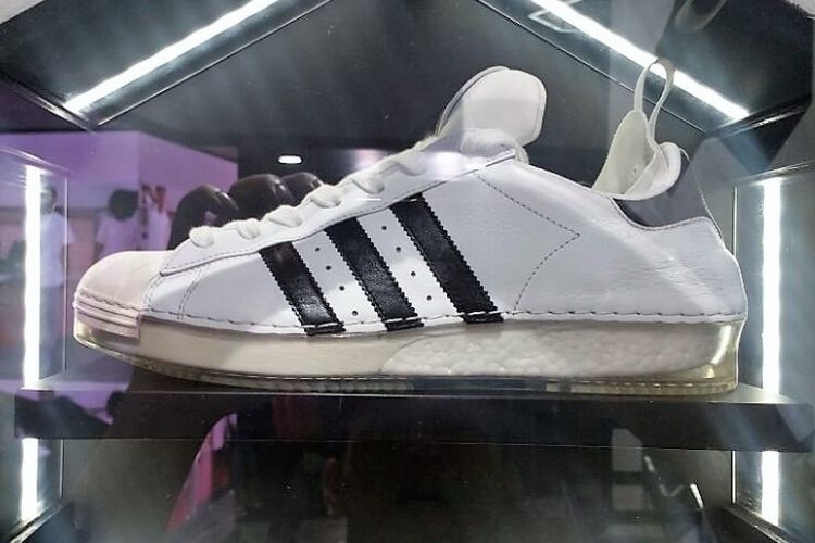 Prototype Adidas Superstar dengan outsole boost