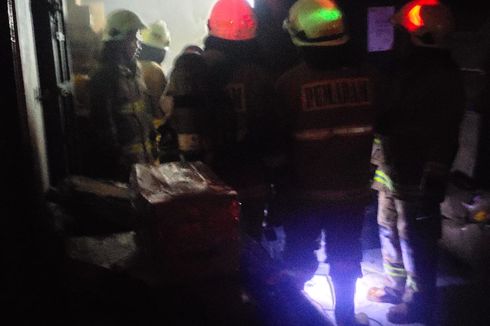 Kebakaran Ruko 4 Lantai di Kebon Jeruk, 50 Pemadam Dikerahkan
