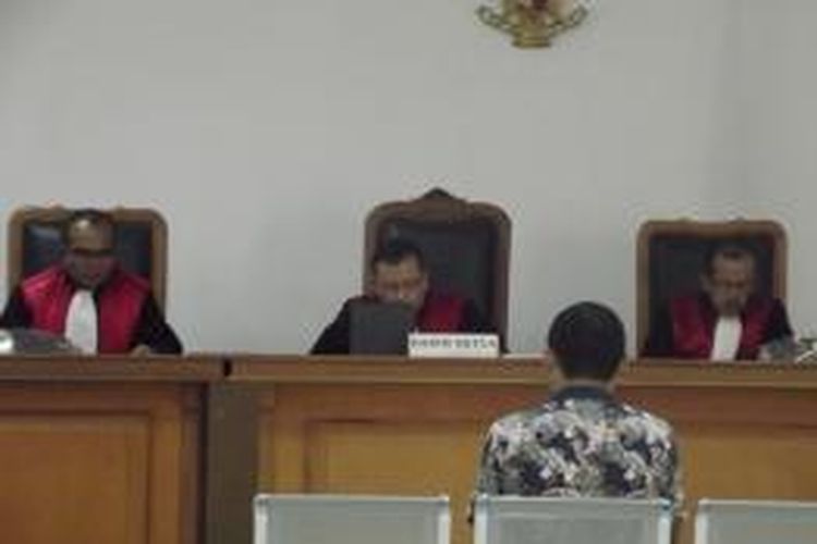 Brigadir Nur Rahmat Karno SH menjadi terdakwa kasus dugaan korupsi di Pengadilan Tindak Pidana Korupsi Kendari.
