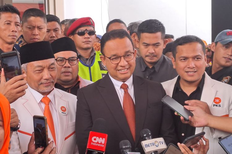 Eks Gubernur DKI Jakarta Anies Baswedan usai dideklarasikan PKS menjadi bakal Capres 2024 di kantor DPP PKS, Jalan TB Simatupang, Jakarta Selatan, Kamis (23/2/2023). 