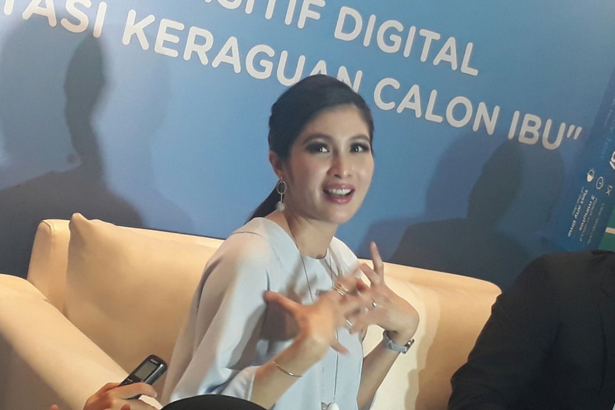 Sandra Dewi menceritakan soal kehamilannya yang sudah menginjak usia tujuh bulan di Equity Tower, kawasan SCBD, Jakarta Selatan, Kamis (28/9/2017).