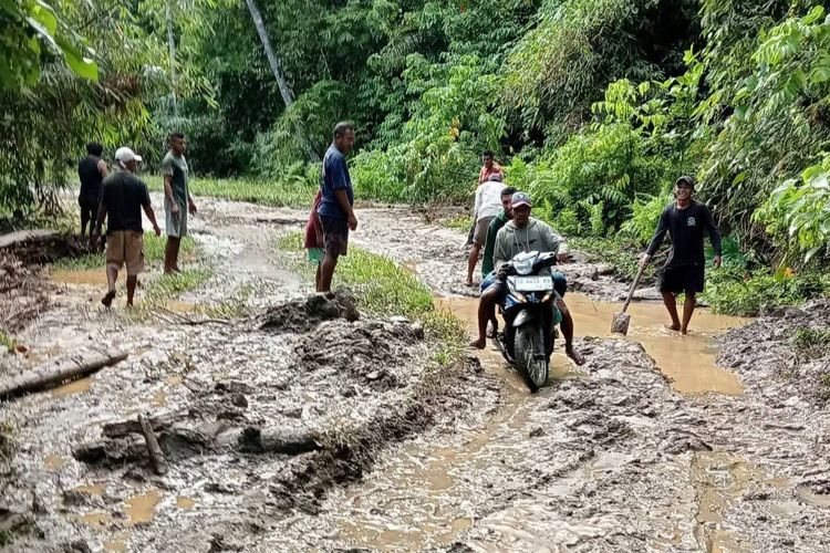 Derita Warga Pegunungan di Pulau Seram Maluku, Puluhan Tahun Terisolasi akibat Jalan Rusak Parah