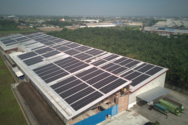 Dokumentasi Sistem PLTS pada Fasilitas Produksi PT Namasindo Plas.